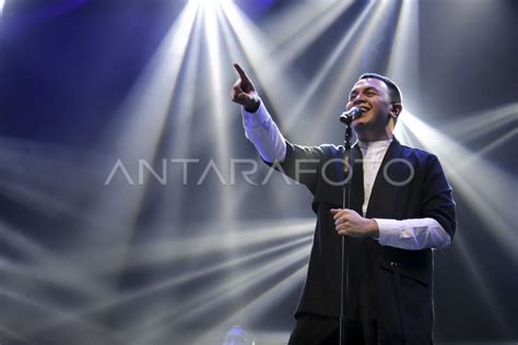 ¡El Concierto Mágico de Tulus en Madrid: Una Noche para Recordar!